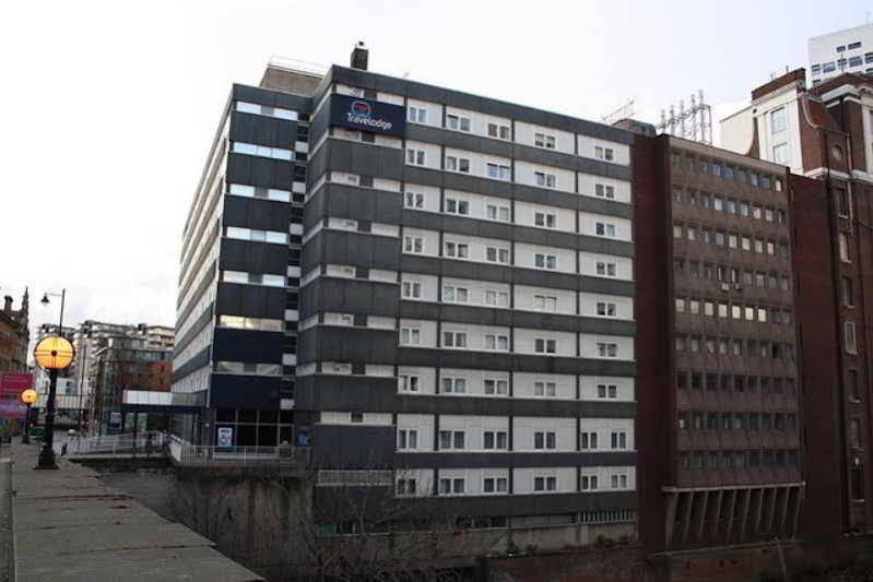 Travelodge Manchester Central Exterior photo