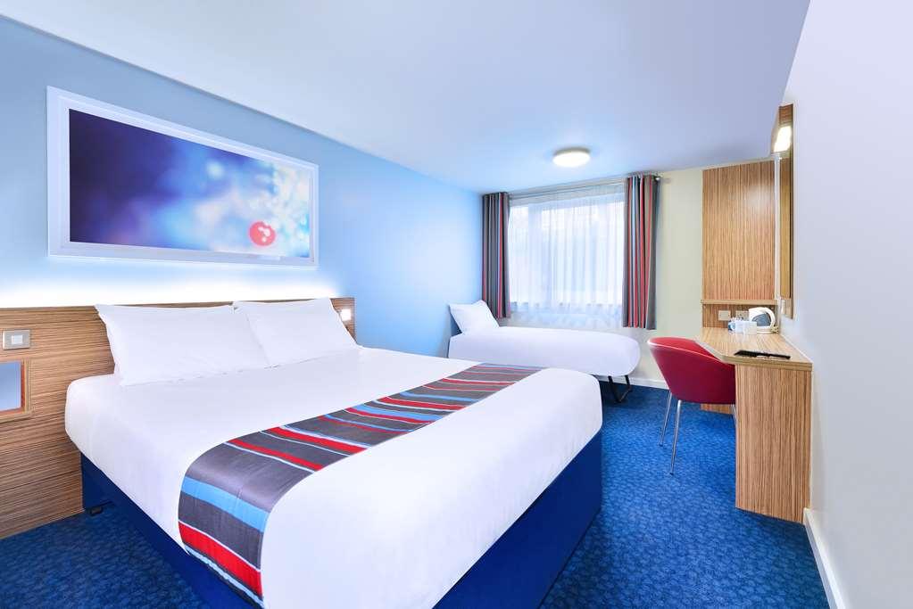 Travelodge Manchester Central Room photo